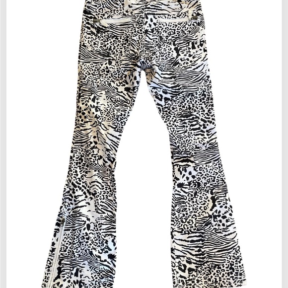 Burton ,the white collection leopard snowboard pants size small - Picture 3 of 4
